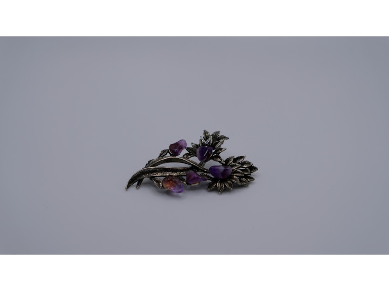 Vintage Leaf-Shaped Brooch with Natural Amethyst