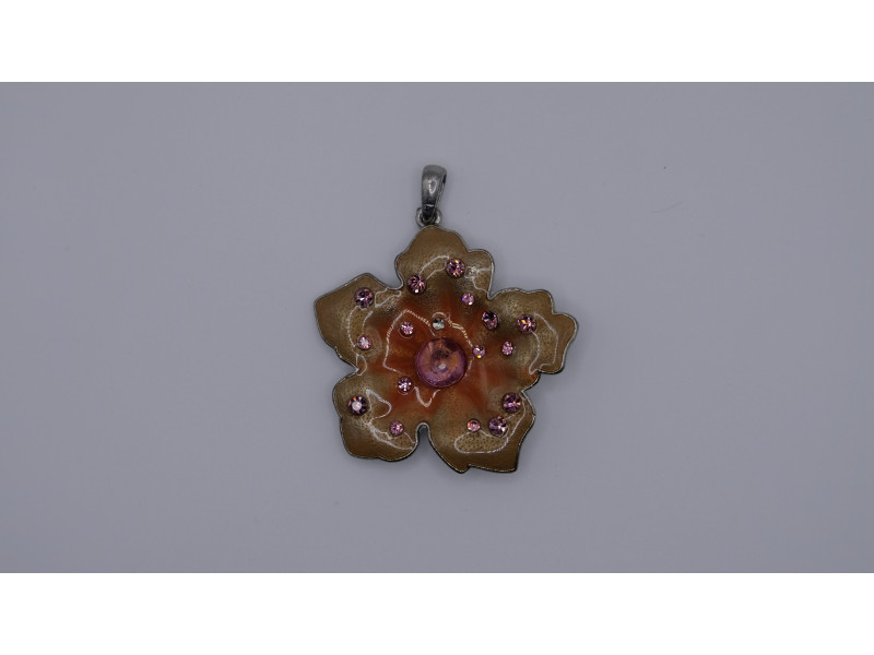 Flower Pendant with Mother-of-Pearl Coating and Cubic Zirconia